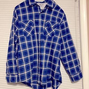 Izod Men’s Blue Plaid Button Down Long Sleeved Flannel